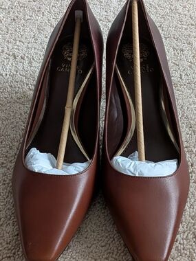 Vince Camuto Sabrily Chocolate Fade Leather Pointed Toe Pumps. 11M New With Box